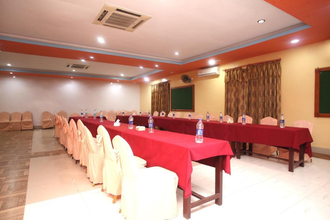 Oyo 705 Hotel De Namaste Surkhet Bagian luar foto