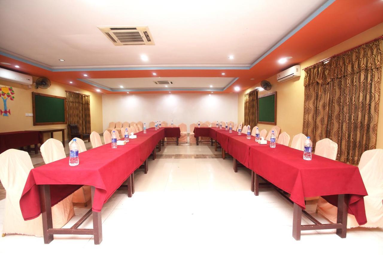 Oyo 705 Hotel De Namaste Surkhet Bagian luar foto